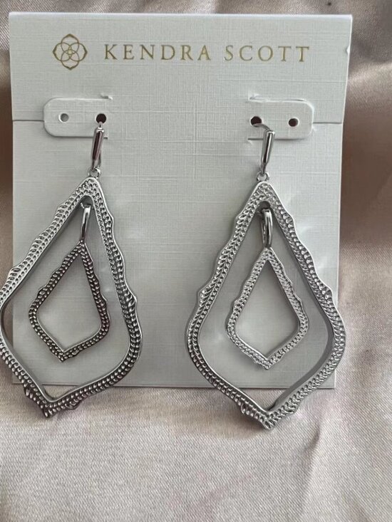 Kendra Scott Stud Earrings - Picture 1 of 6